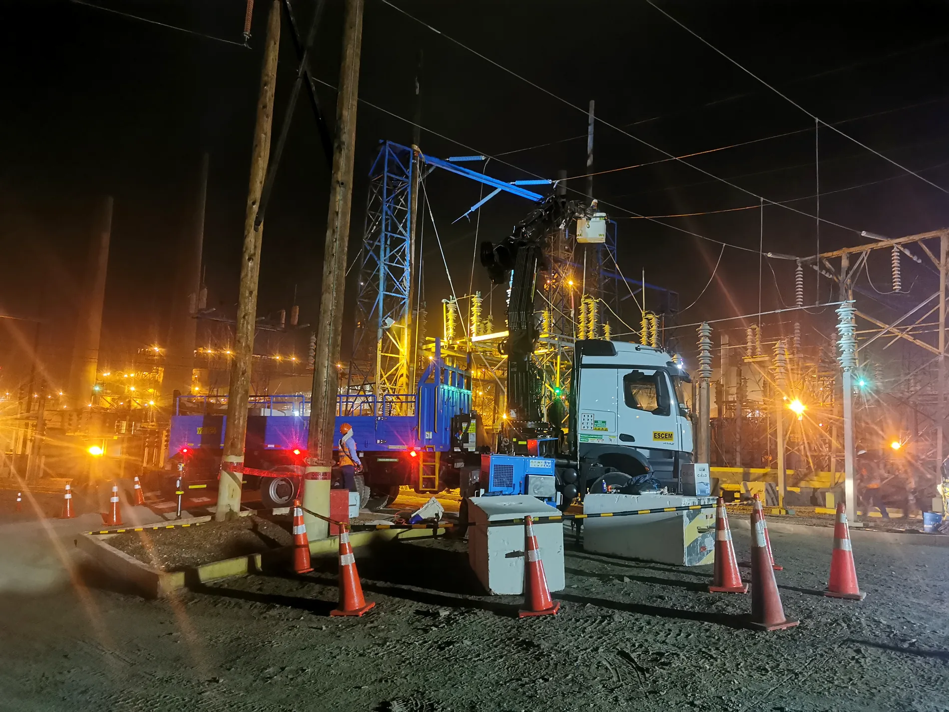 Operación nocturna de ESCEM en infraestructura eléctrica