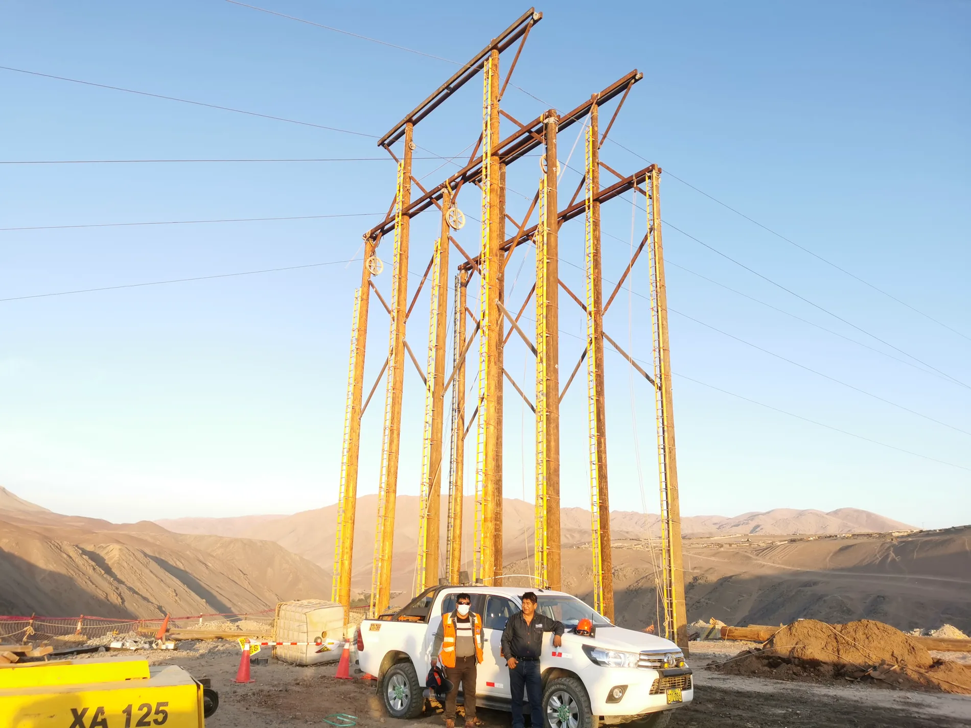 Estructuras de una línea eléctrica en alta montaña